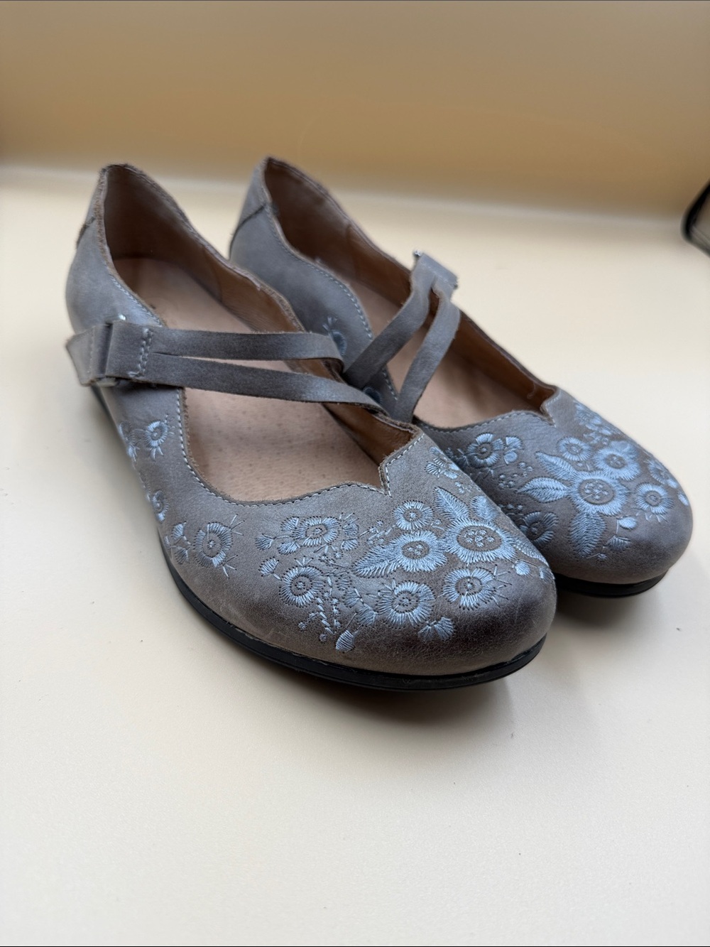 Taos, Women's Embroidered Gray Mary Jane Flats